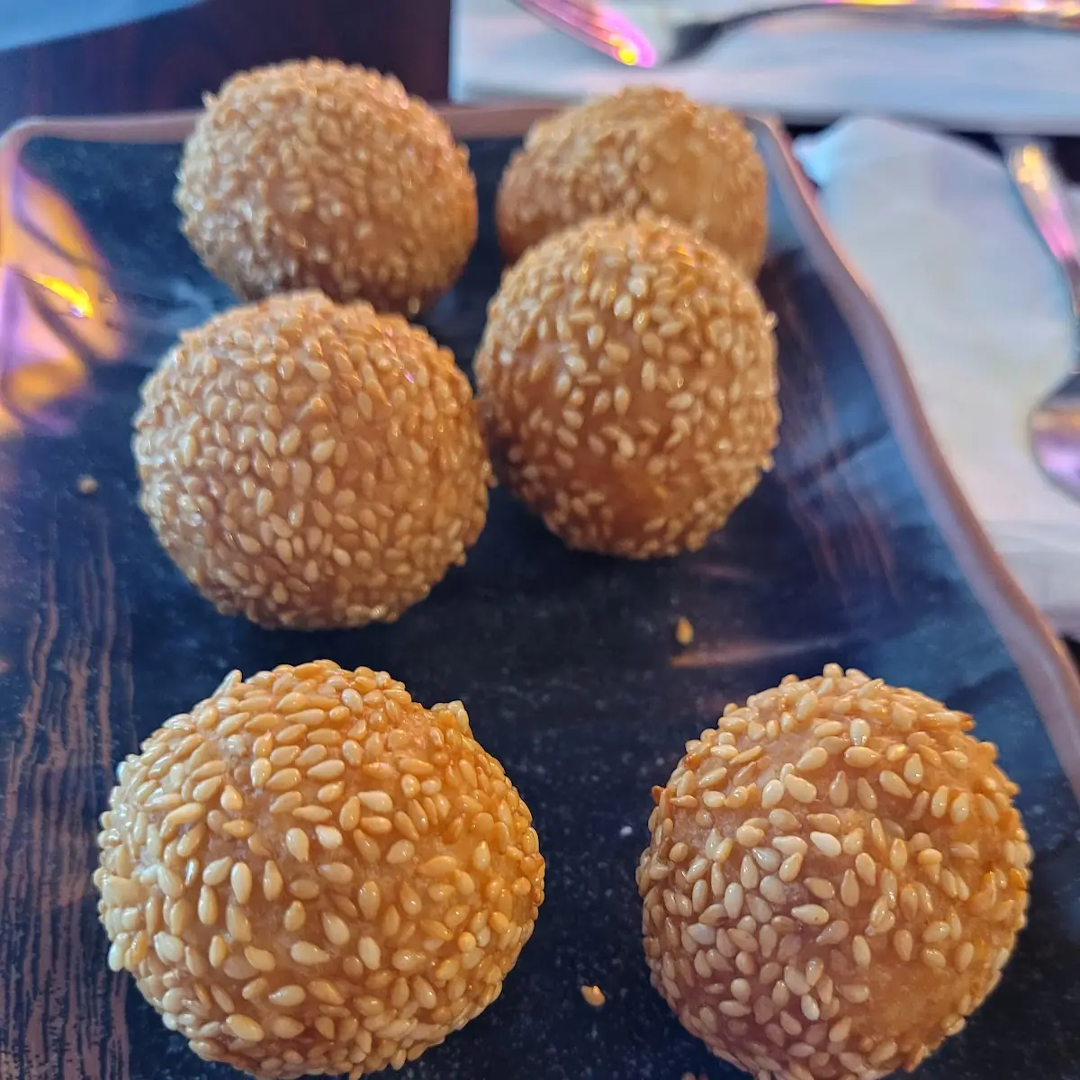 Fried Sesame Ball 6 pcs 芝麻球